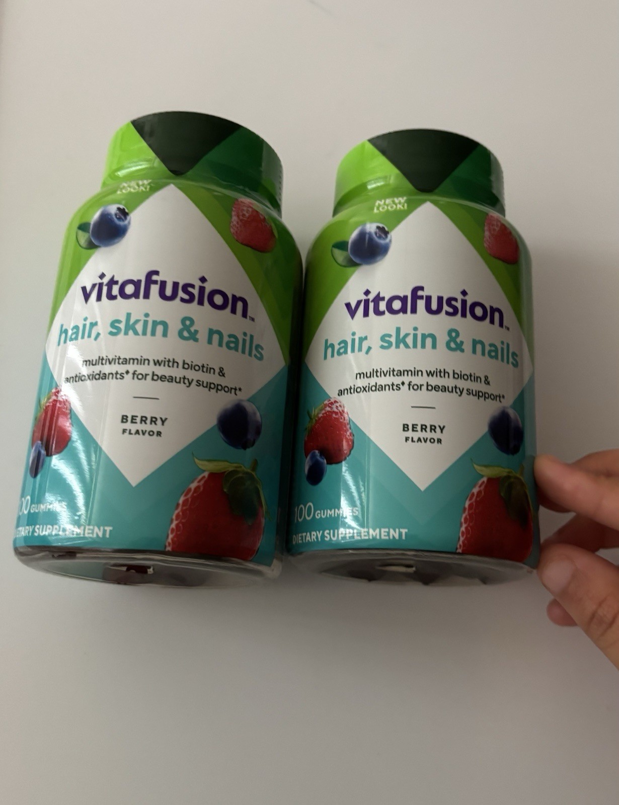 vitafusion Hair Skin & Nails Multivitamin Biotin Antioxidants Berry 100 (2 pack)