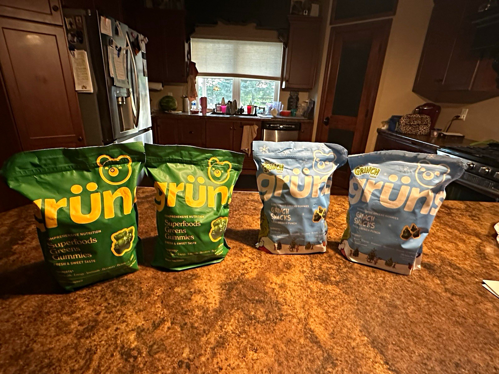 grüns Superfoods Greens Gummies Original & Sour Grinch Punch, 4 bags total