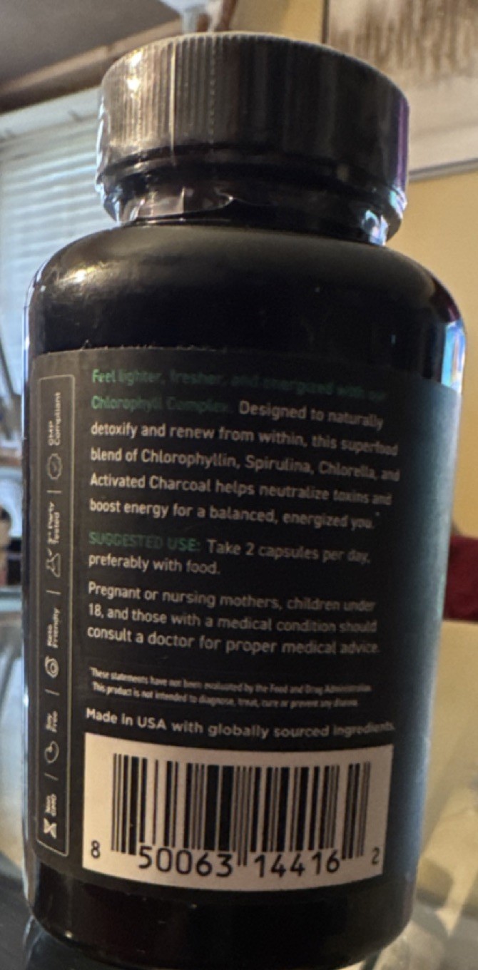 Vital Vitamins Superfood Chlorophyll Complex Detox Support 60 Capsules Spirulina