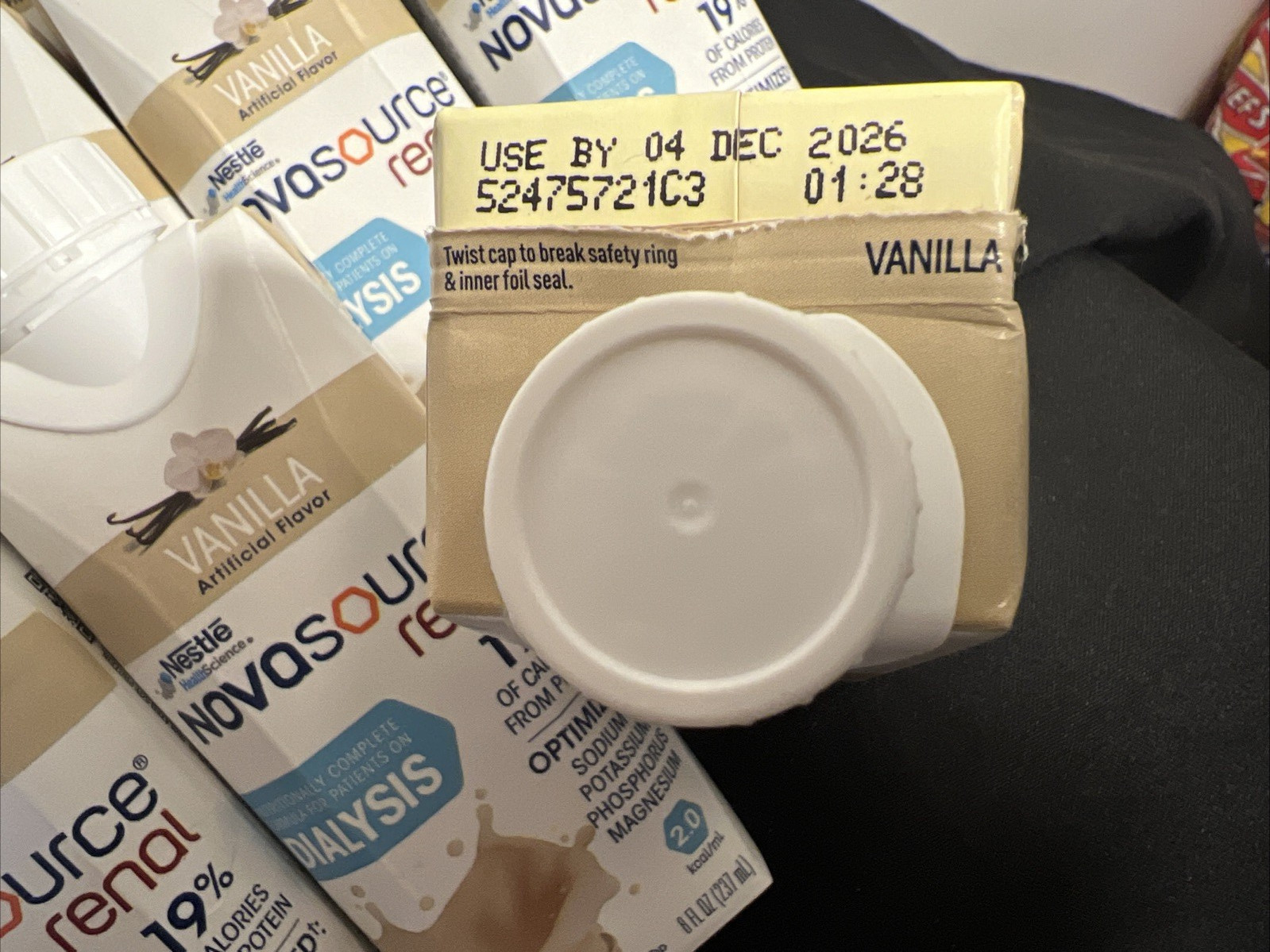 15 Nestle Vanilla Flavor Novasource Renal Formula 8 oz Cartons EXP 12/26