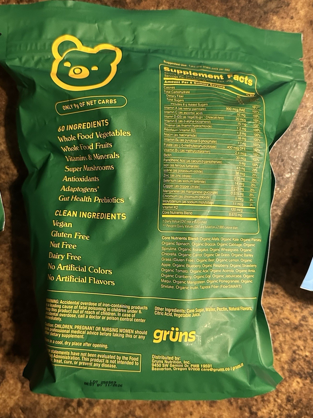 grüns Superfoods Greens Gummies Original & Sour Grinch Punch, 4 bags total