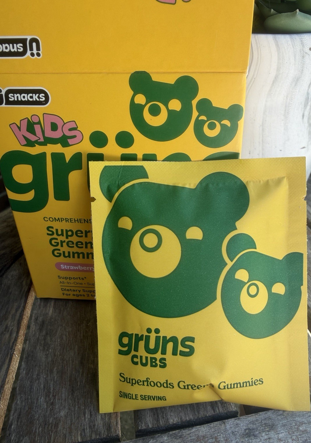 grüns Kids Superfoods Greens Gummies Strawberry Vegan Gluten-Free 10 Packs
