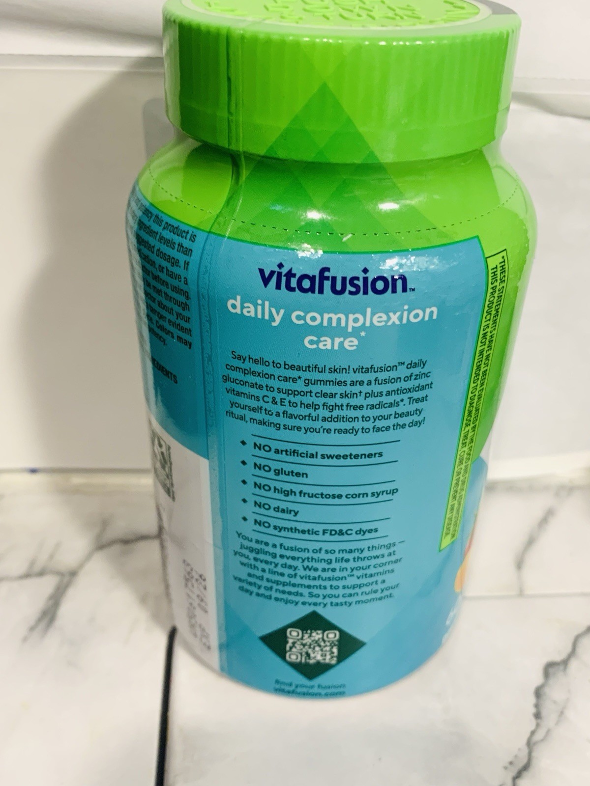 Vitafusion Daily Complexion Care Tangerine Strawberry 60 Gummies Exp 09/26