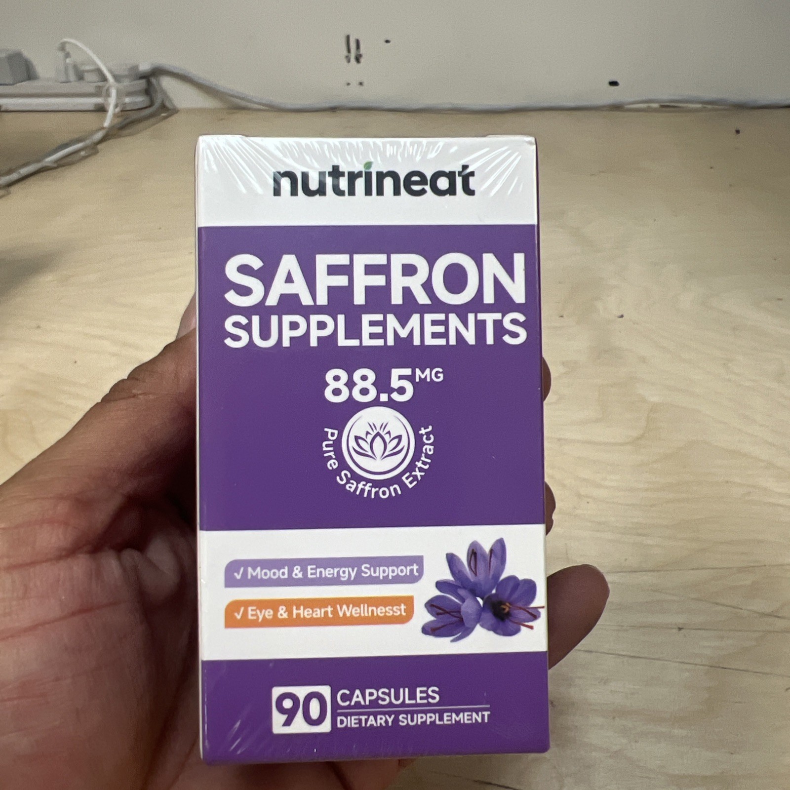 nutrineat Saffron Supplement 88.5mg 90 Capsules Non-GMO Gluten-Free Exp.06/2027