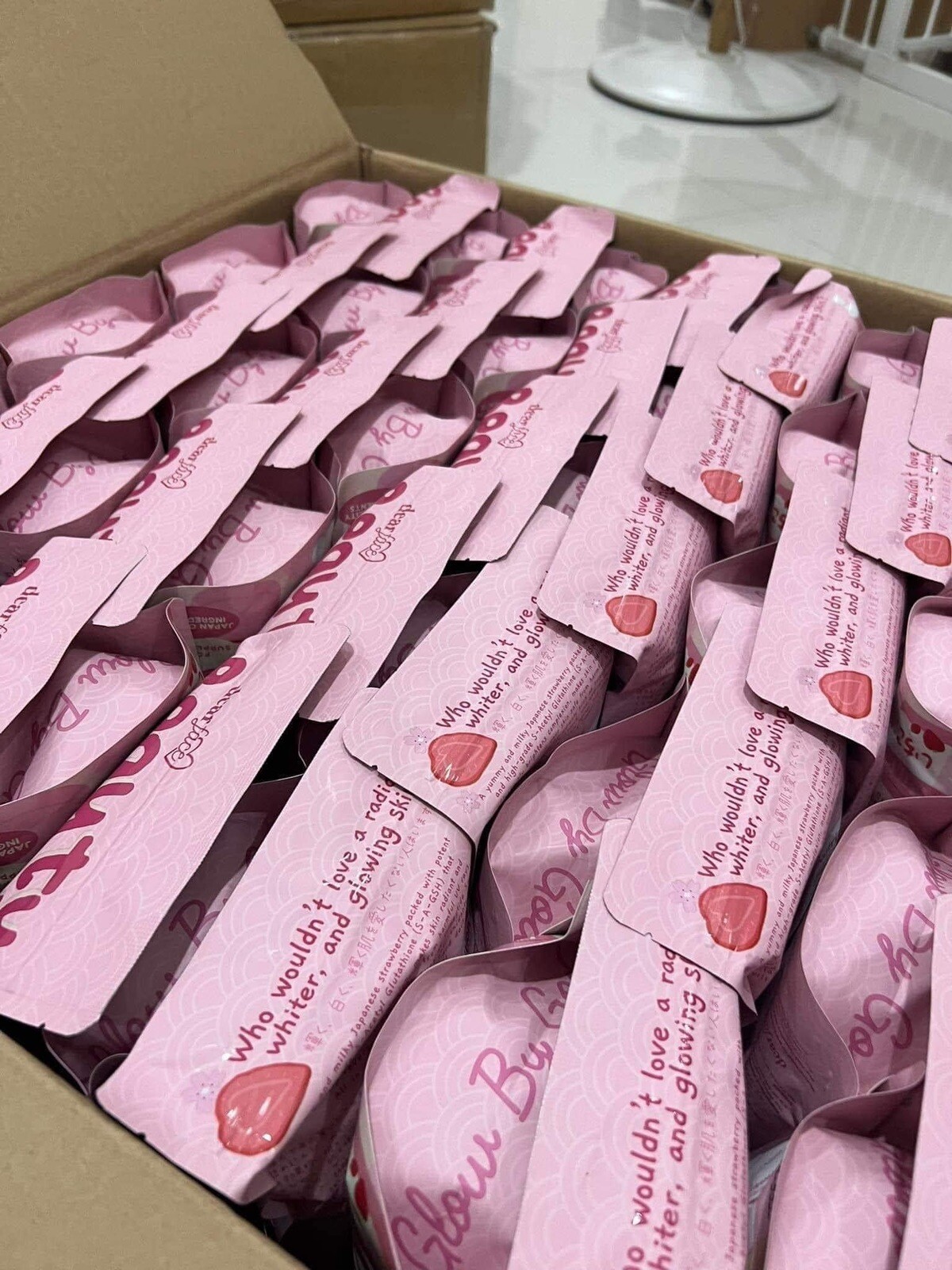 Dear Face Beauty Milk Japanese STRAWBERRY Gluta Drink, 10 Sachets X 18g US