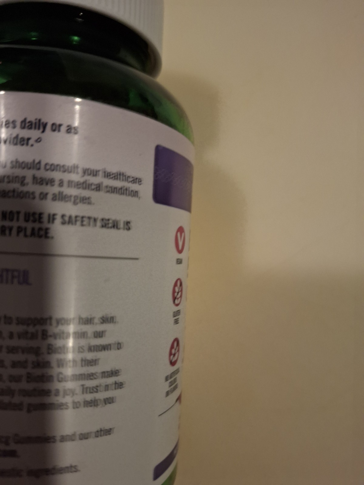 NatureWise Biotin 5,000 mcg Gummies Hair Skin Nails Vegan No Gluten 90 Ct
